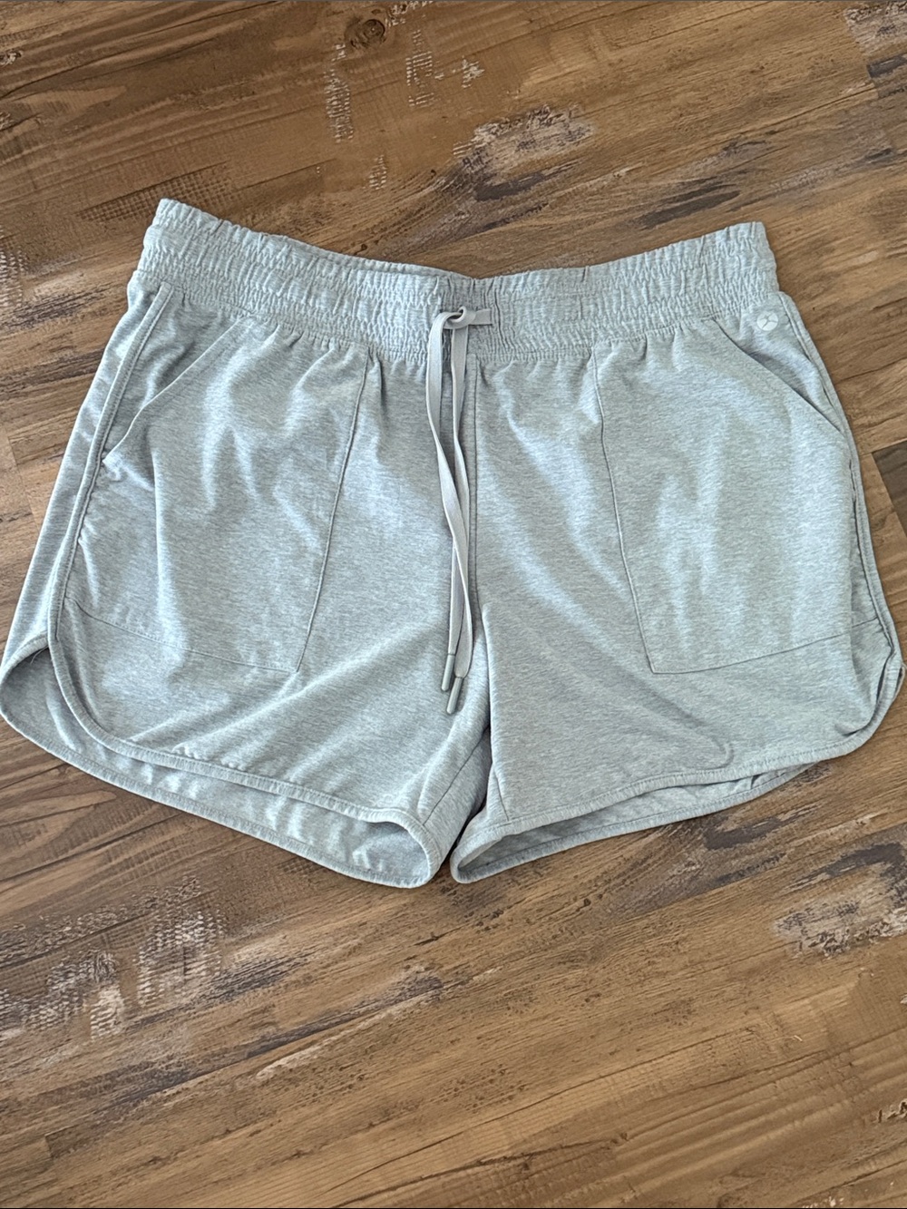 Danskin 1297 Gray Drawstring Elastic Waist Pockets Athletic Shorts Medium M